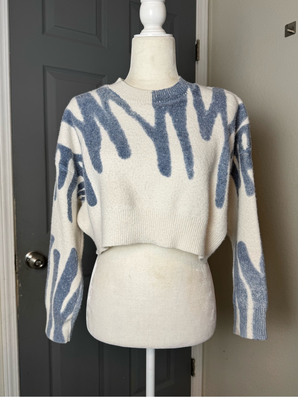 Altar D State Cropped Sweater Small